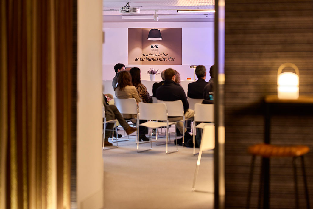 Asistentes al evento del 10 aniversario en la Cámara de Comercio de Navarra